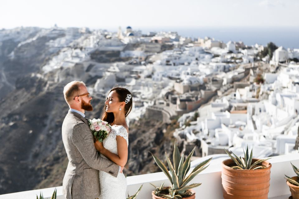 Santorini: Casual Photoshoot by Flying Dress - Capture Iconic Santorini Landscapes