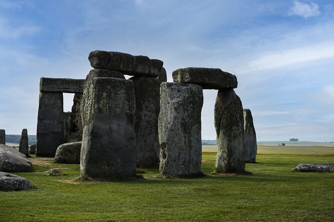 Small-Group Day Trip to Stonehenge, Bath and Windsor From London - Touring the Magnificent Windsor Castle