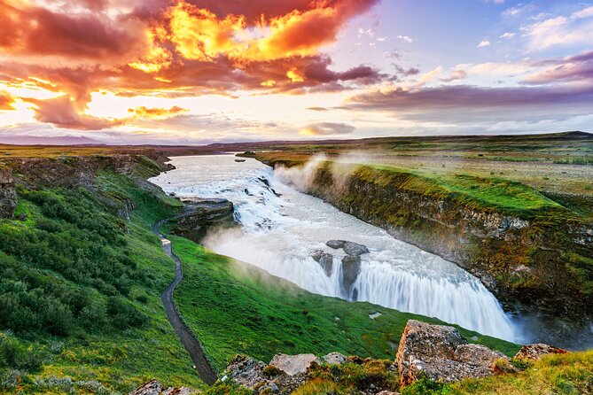 Small Group Golden Circle Tour: the # 1 - Lunch at Farm & Luxury Hot Sea Baths - Top Golden Circle Sights