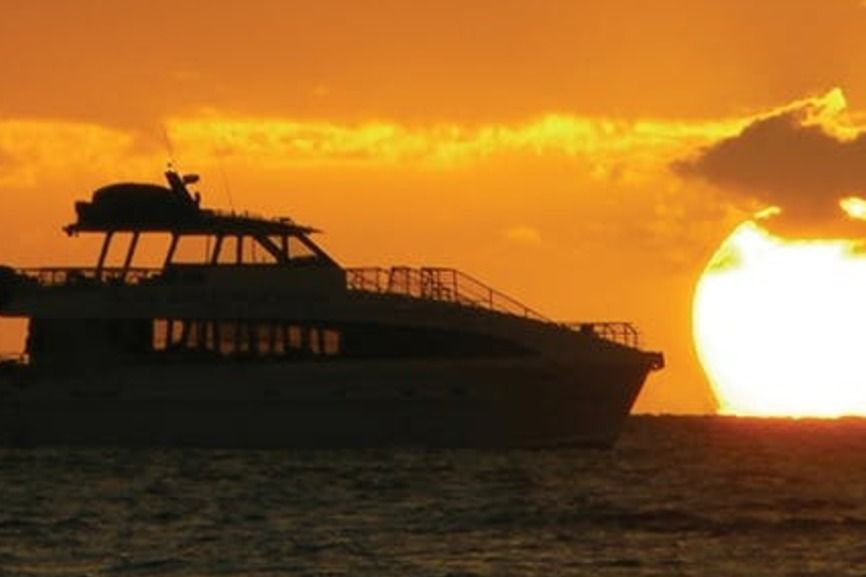 South Maui: Sunset Cruise With 4-Course Dinner and Drinks - Inclusions