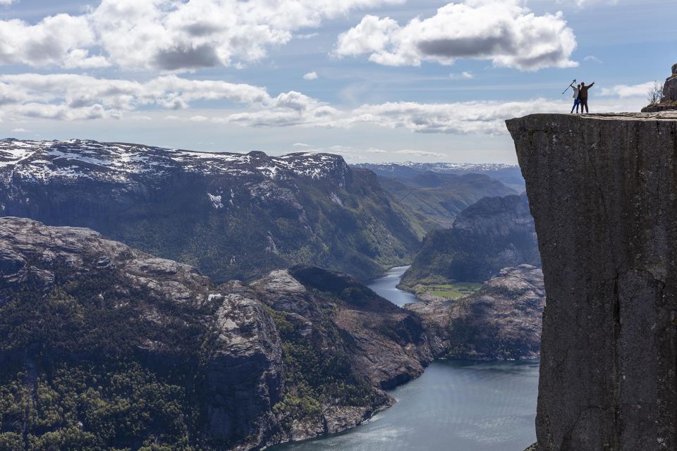 Stavanger: Preacher's Rock Classic Hike and Side Trail - Duration and Group Size