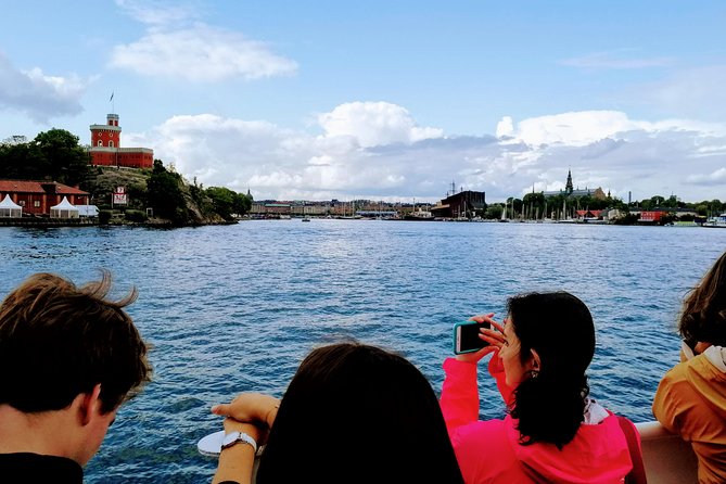 Stockholm Old Town and the Vasa Museum, a Small Group Walking Tour. - Meeting Point and Duration