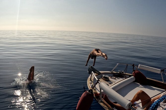 Sunset Boat Tour to Cinque Terre With Aperitif on Board - Inclusions and Amenities