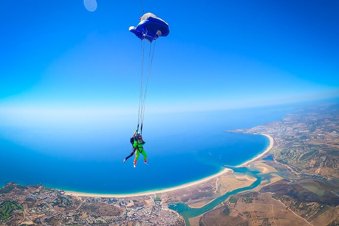 Tandem Skydiving Algarve 10.000ft — 3500m - Inclusions