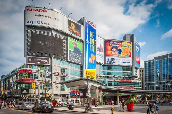 Toronto's Romantic Walk: From Bustling Squares to Serene Parks - Discovering the Vibrant Neighborhoods