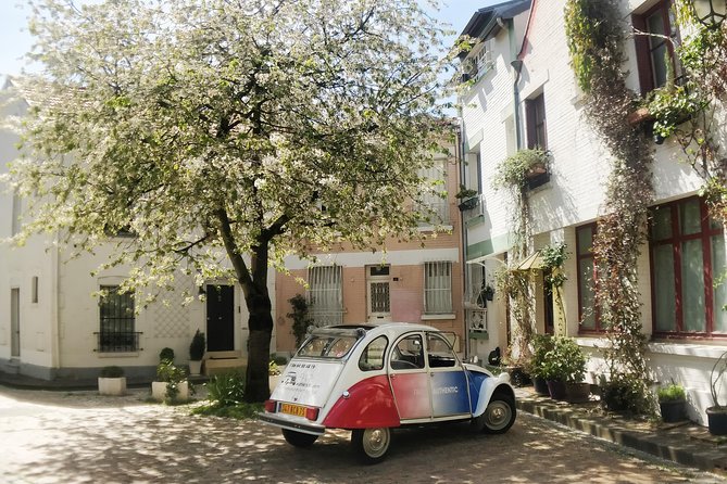 Tour in a Vintage Car With a Parisian - Inclusions