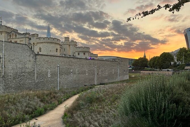 Tower of London Private Walking Tour for Families and Friends - Exploring the Towers History