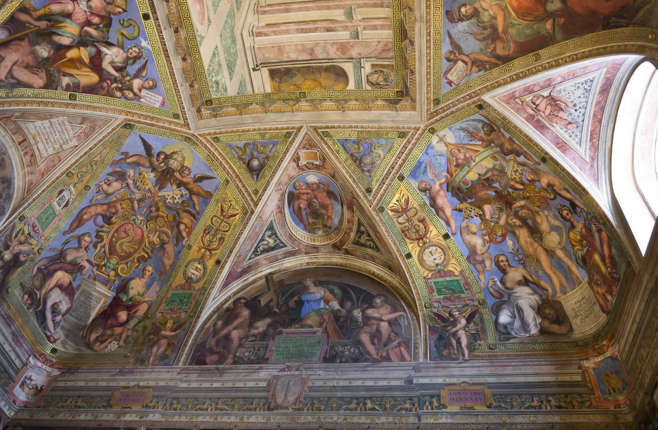 Vatican Museums, Sistine Chapel, & Raphael Room Private Tour - Experience Highlights