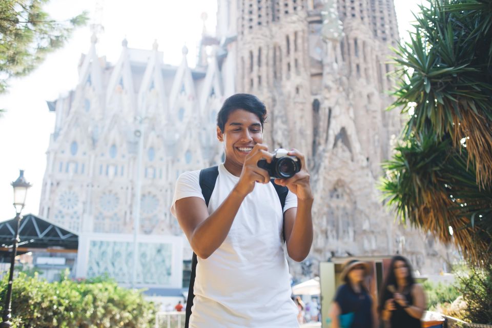 Walking Tour Sagrada Familia Basilica For European Tourist - Highlights of the Basilica