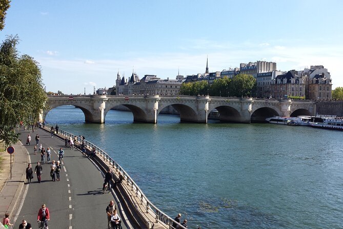 1st Day in Paris Discovery Private Tour: How-to Orientation & Sightseeing Fun! - Hassle-free Meet-up and Pickup