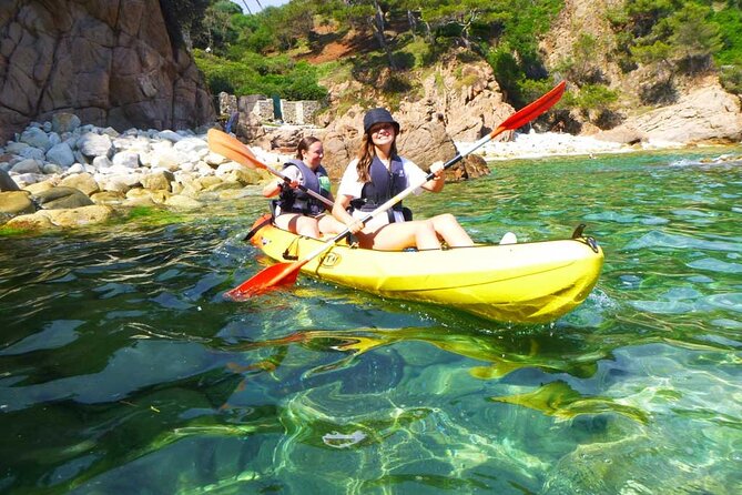 2h Guided Kayak Tour on the Costa Brava - Included Amenities