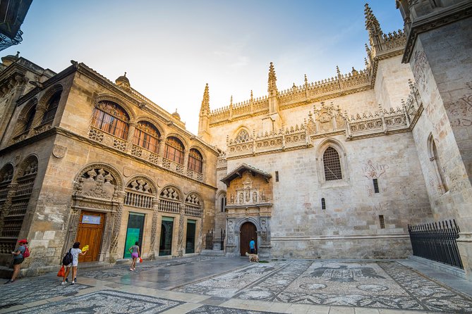 4 Neighborhoods 4 Cultures. Half Day Private Tour in Granada - Alhambra Viewpoint