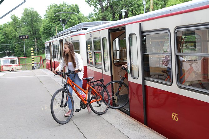 Adventure Bicycle Sightseeing Tour: Downtown - Budapest Hills - Meeting and End Points