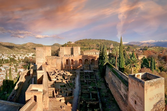 Alhambra With Nazaries Palaces Skip the Line Tour From Seville - Patio De La Acequia: Stunning Water Garden