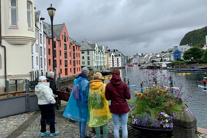 Amazing City Walk in Ålesund - Tour Duration and Group Size