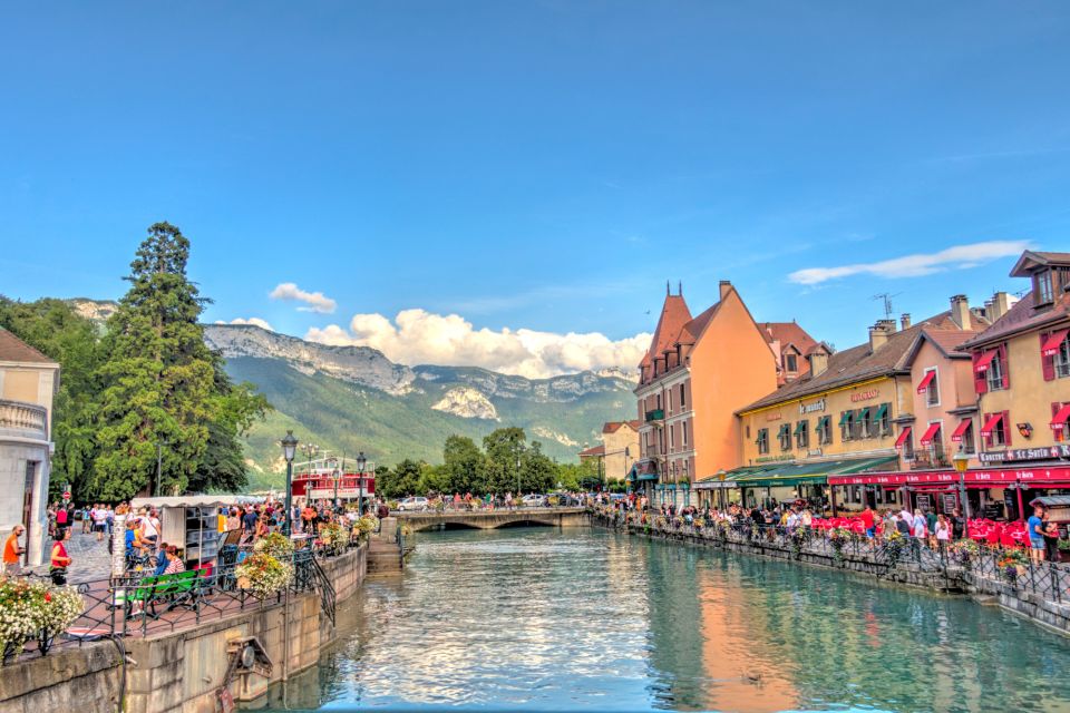 Annecy: First Discovery Walk and Reading Walking Tour - Starting Point: Pont Des Amours