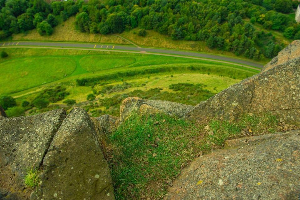 Arthurs Seat In App Audio Tour: a Vertiginous Hike - History, Geology, and Scenic Views