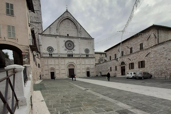 Assisi Private Walking Tour Including St. Francis Basilica - Admiring Medieval Architecture