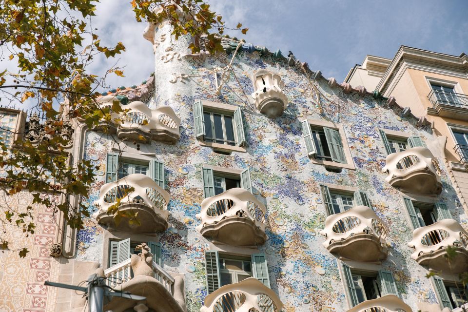 Barcelona: Exclusive Private Tour & Private Transportation - Unveiling Barcelonas Old Town