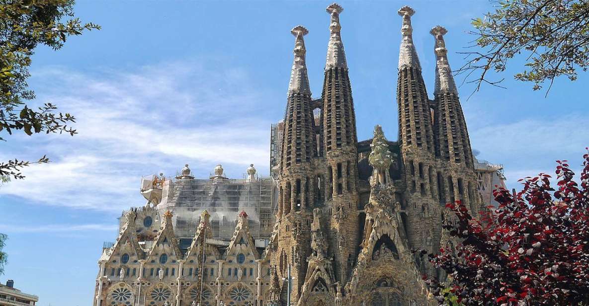 Barcelona: Gaudi Private Tour - Modernist Walking Tour - Sagrada Familia Tour