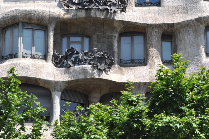 Barcelona & Gaudi. Regular Tour - The Meeting Point and Start Time