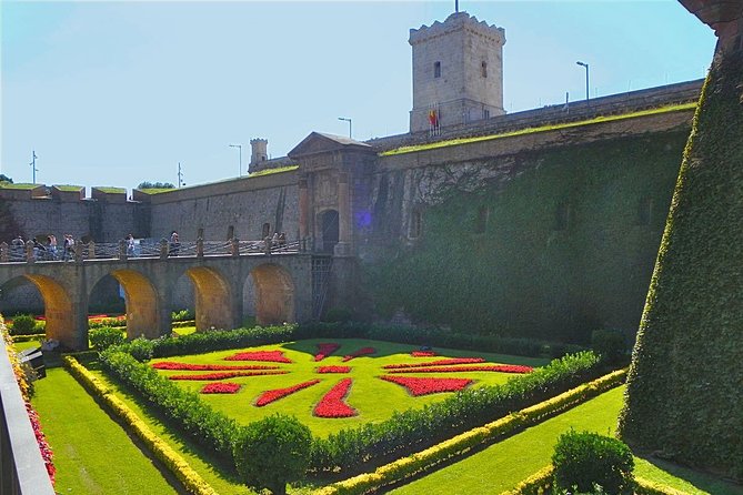 Barcelona Highlights Private Tour - Key Landmarks and Gaudi Architecture