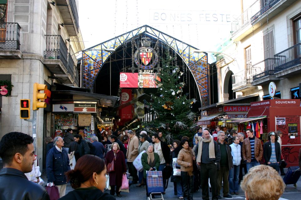 Barcelona: Merry Markets Private Christmas Tour - Artisan Food Experience