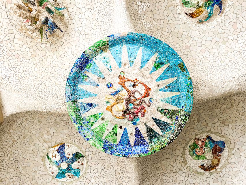 Barcelona: Park Güell & La Sagrada Familia Tickets and Tour - Sagrada Familia Exploration