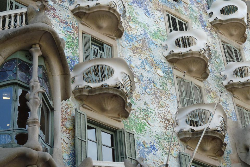 Barcelona: Private Exclusive History Tour With Local Expert - Uncovering the History of La Sagrada Familia