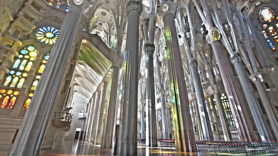 Barcelona: Sagrada Familia and Park Güell With Hotel Pickup - Discovering Gothic Quarter on Foot