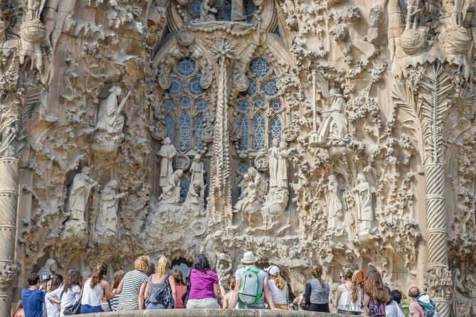 Barcelona: Sagrada Familia Semi-Private Guided Tour - Start Time and Ticket Redemption