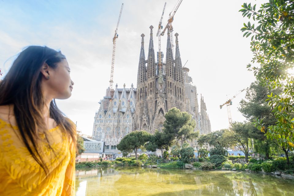 Barcelona: Sagrada Familia Tour & Optional Tower Visit - Highlights of the Tour