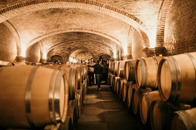 Barolo & Barbaresco Wine Tour With a Sommelier - Lunch at a Traditional Osteria