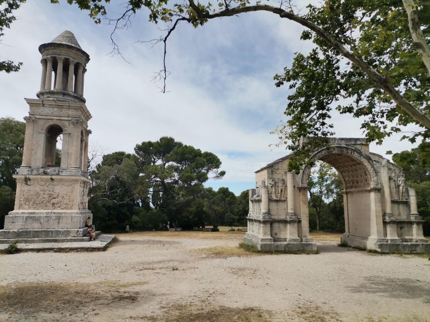 Baux and Saint Rémy De Provence: History, Wine, and Landscapes - Discovering Local Art and Crafts