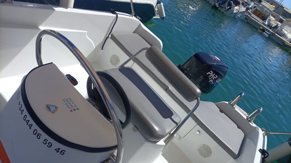 Benalmadena: Boat Rental Without a License - Included Amenities and Services