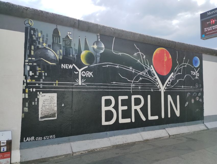 Berlin Friedrichshain: 3-Hour Walking Tour With a True Local - Themes and Sights on the Tour