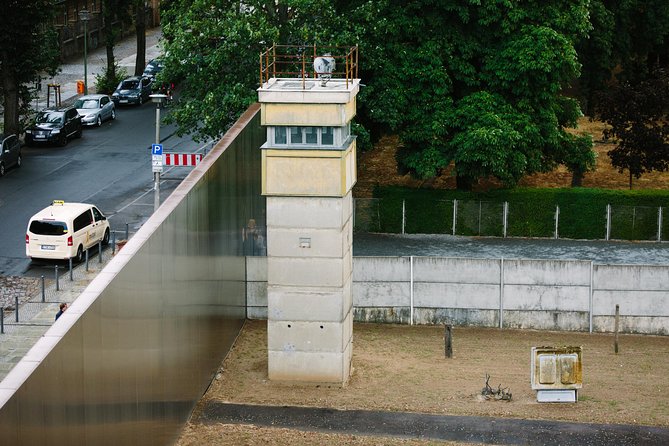 Berlin Historical Bike Tour: Berlin Wall and Cold War - Life on Both Sides of the Wall