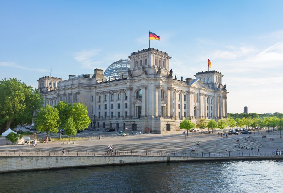 Berlin: Private Accessible Highlights Tour With Local Guide - Berlins Iconic Landmarks