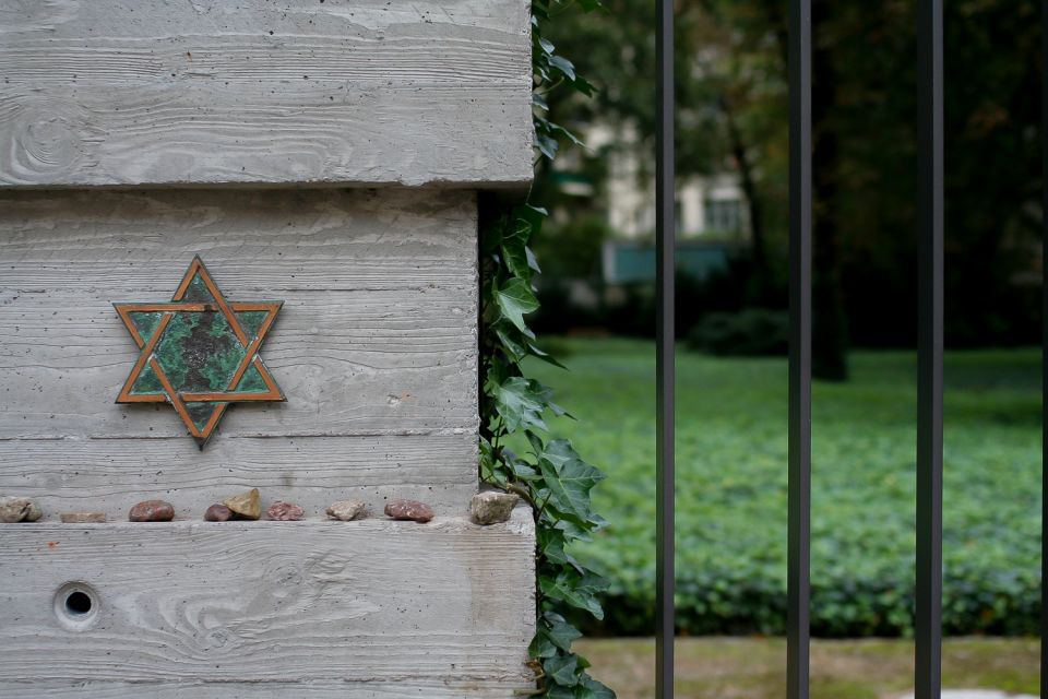 Berlin: Small Group Jewish History Walking Tour - Tour Experience