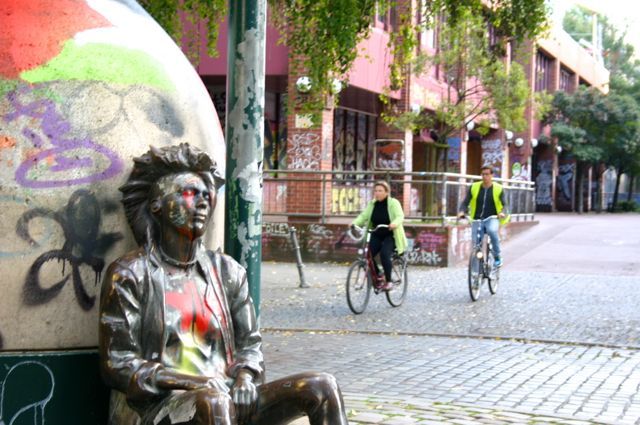 Berlin: Vibes of Berlin Bike Tour - Contrasting Alternative and Modern