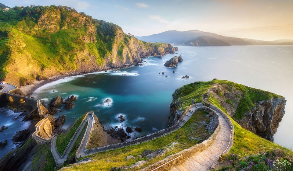 Bizkaia Bridge & Gernika/Bermeo & Gaztelugatxe Private Tour - Visiting the Peace Museum