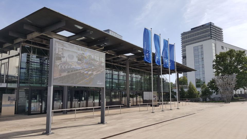 Bonn: Former Government District Private Tour - Iconic Landmarks