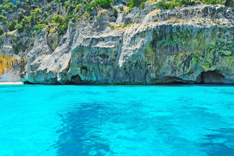 Capri: Private Boat Island Tour - Exploring Capris Grottos