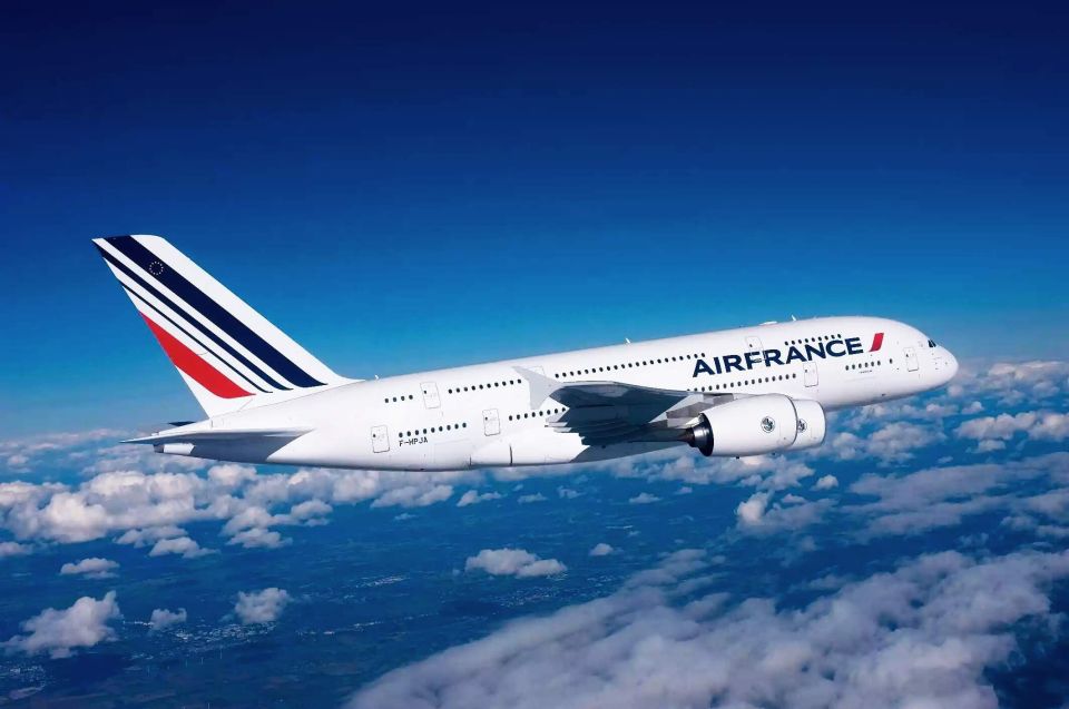 Charles De Gaulle Airport: Private Airport Transfer to Paris - Pickup and Dropoff