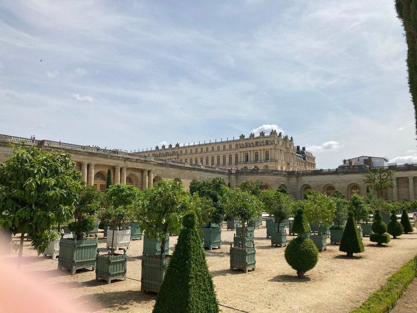 Chateau of Fontainebleau & Chateau of Versailles - Exploring Chateau De Fontainebleau