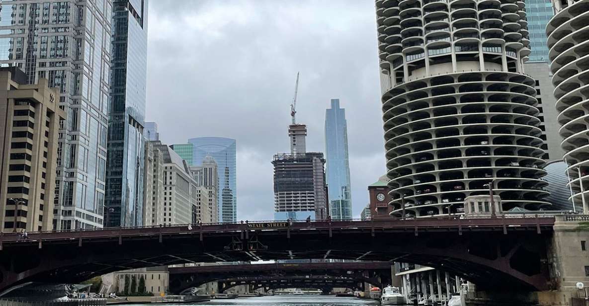 Chicago District: A Self-Guided Audio Tour - Strolling the Chicago Riverwalk