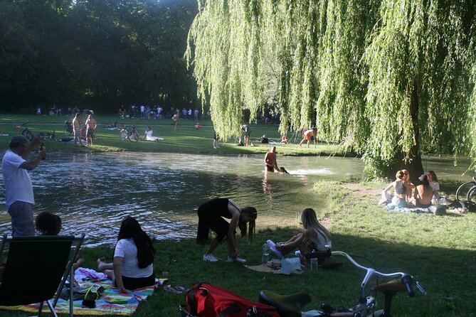 City Walk + English Garden and Colorful History + Culture in the City Center - Strolling Through the English Garden