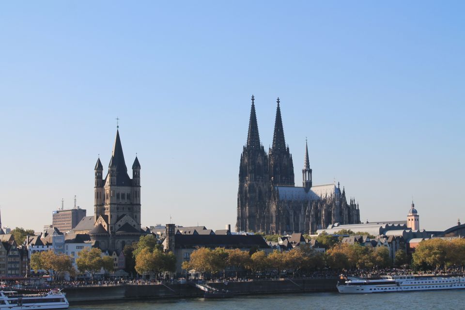 Cologne: Kölsch Highlights/Old Town Tour in German - Meeting Location and Accessibility