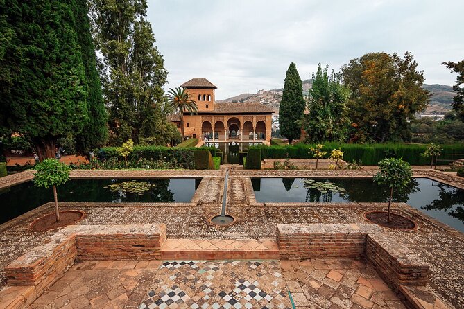 Complete Private Tour of the Alhambra in Granada Includes Tickets - Accessibility and Transportation