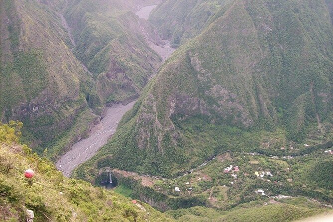 Day Tour of the Mountains to the Volcano + Breakfast - Confirmation and Accessibility